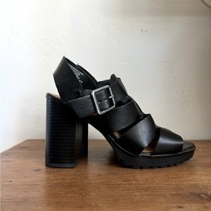 Universal thread Anastasia Fisherman block heel chunky sandals size 8